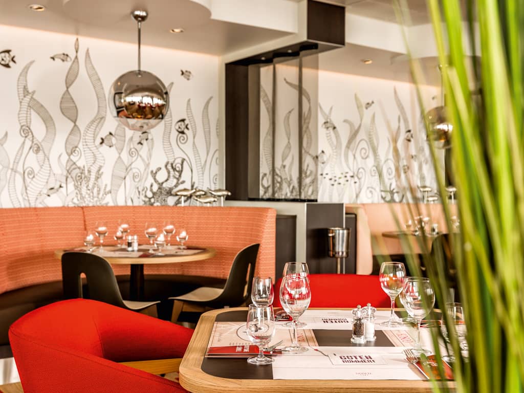 <i><i><i>Mein Schiff</i></i> 5</i> - Restaurants & Bars
