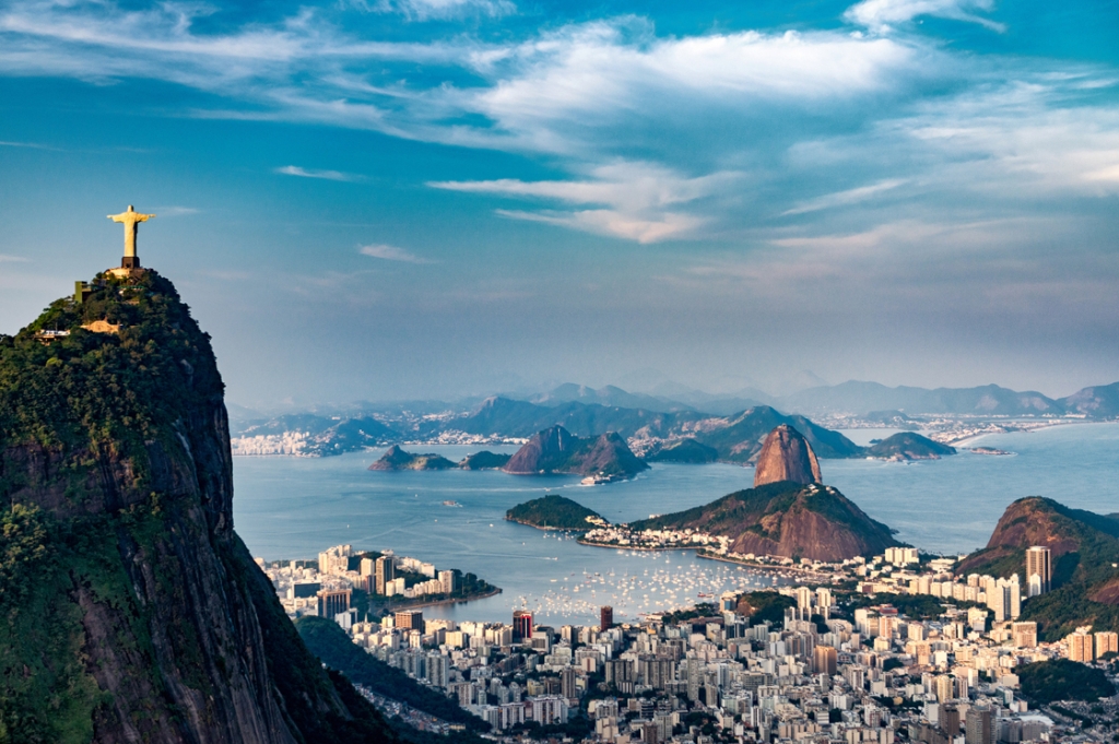 Blick auf Rio de Janeiro mit Zuckerhut und Christusstatue