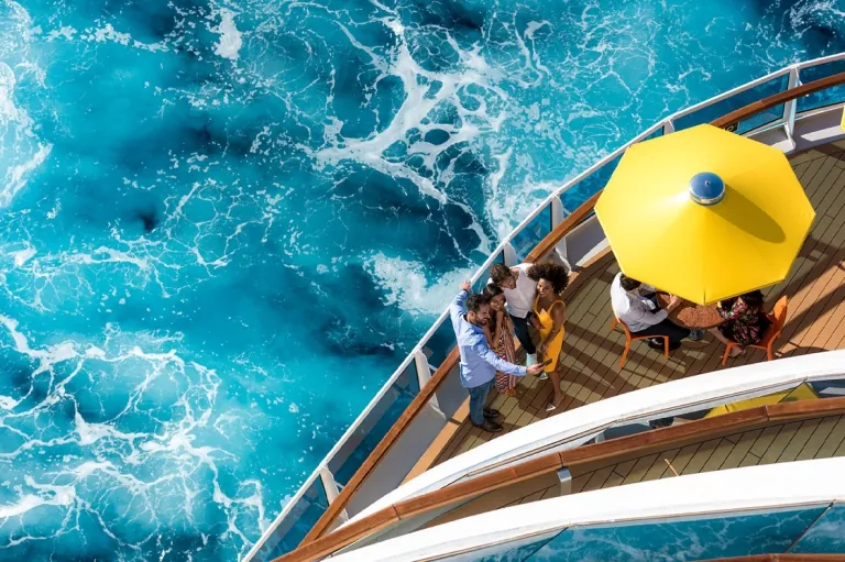 Costa mit zusätlzichem Schiff im Mittelmeer