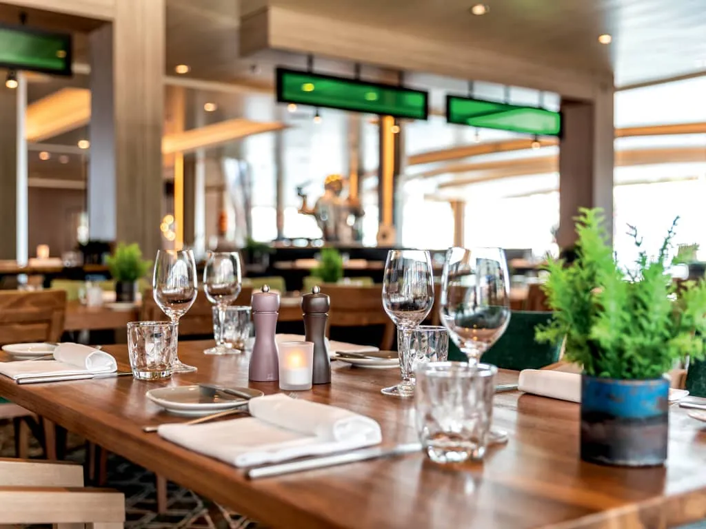 <i><i><i>Mein Schiff</i></i> 2</i> - Restaurants & Bars <i><i><i>Mein Schiff</i></i> 2</i> - Restaurants & Bars