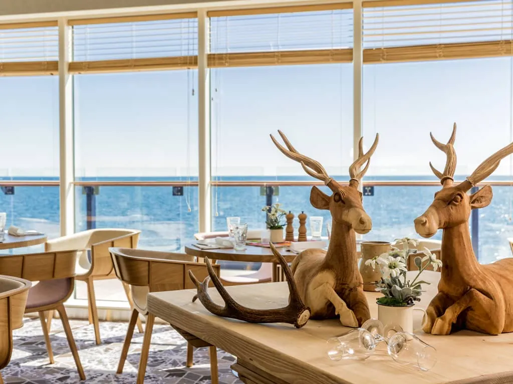 <i><i><i>Mein Schiff</i></i> 6</i> - Restaurants & Bars <i><i><i>Mein Schiff</i></i> 6</i> - Restaurants & Bars