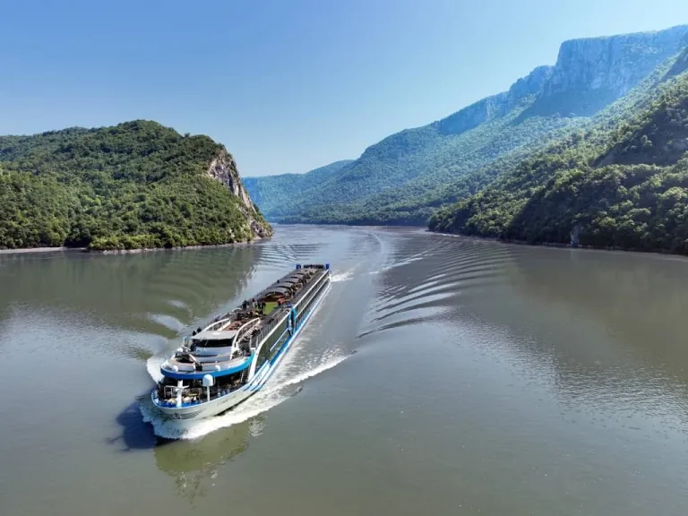 VIVA TWO von VIVA Cruises auf der Donau, serbische Karpaten, Eisernes Tor