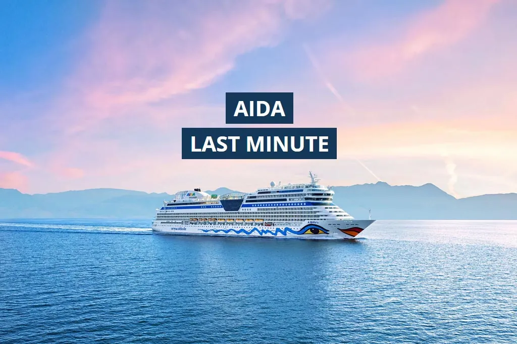 AIDA Kreuzfahrtschiff fährt über ruhiges Meer bei Sonnenuntergang, darüber Text „AIDA Last Minute“ – Hinweis auf kurzfristige Angebote.