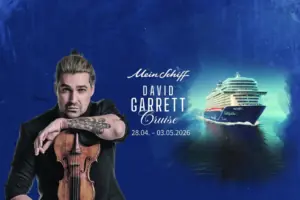 David Garrett mit Geige vor blauem Hintergrund, daneben die Mein Schiff 1, Text: „Mein Schiff David Garrett Cruise 28.04.–03.05.2026“.