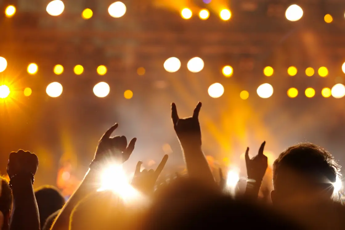 Publikum in einem Rockkonzert – Stockfoto Heavy Metal, Menschenmenge, Rockmusik, Popmusik-Konzert, Musik