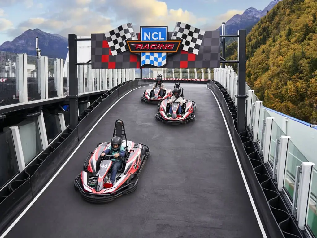 Norwegian Bliss - Erleben Sie Nervenkitzel auf der Kartbahn
