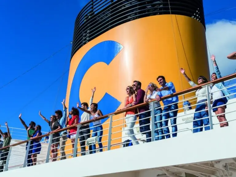Costa Kreuzfahrten Passagiere auf deck