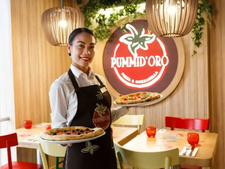 Restaurant Mitarbeiterin Pizza Costa